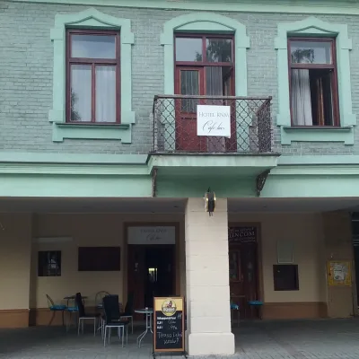 Hotel KNM & Cafebar Janika
