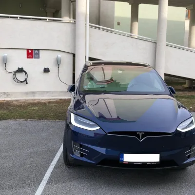 Hotel Metropol Tesla Destination Charge