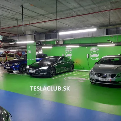 Aupark KE Tesla